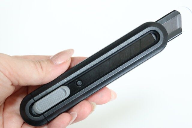 オートロック式カッター（15.4cm×2.8cm×1.8cm）