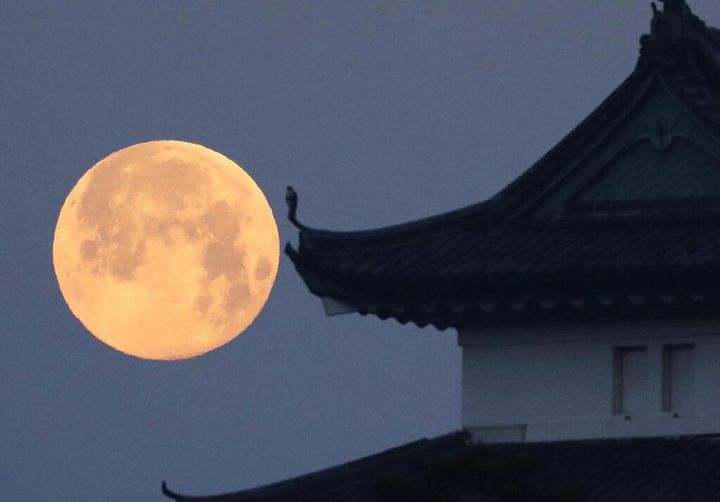 各SNS上で5日、「スーパームーン」という単語が並びました。