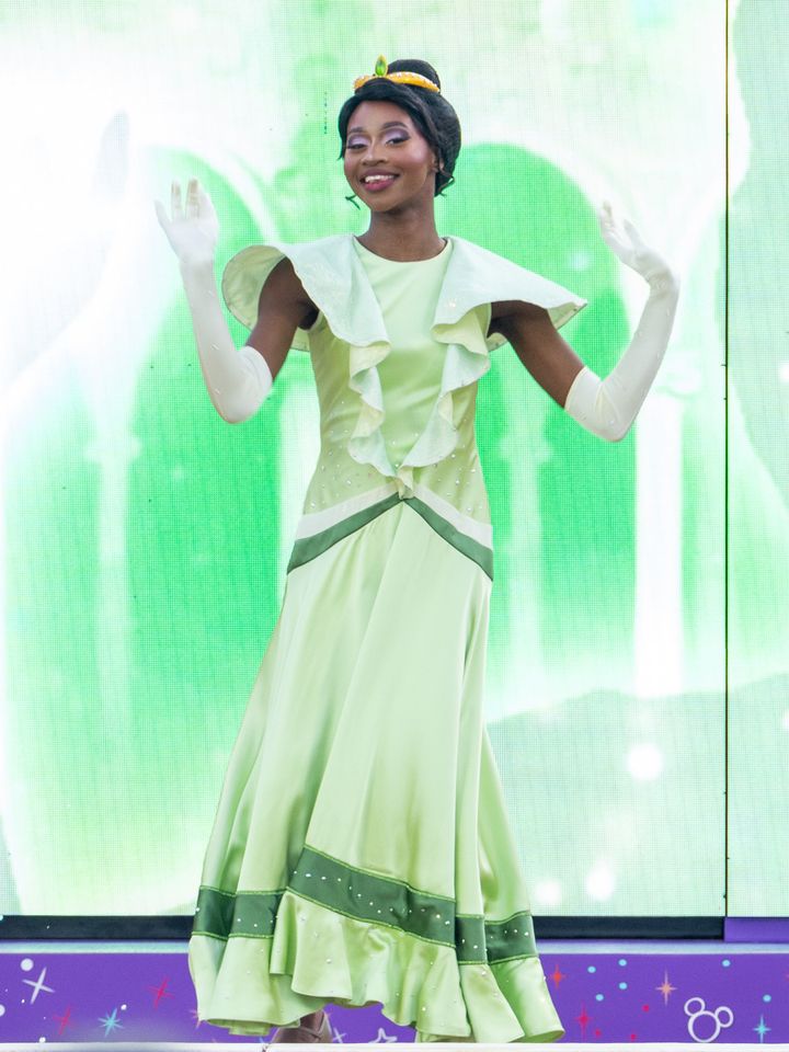 グリーンのドレスに着替えた「ティアナ」