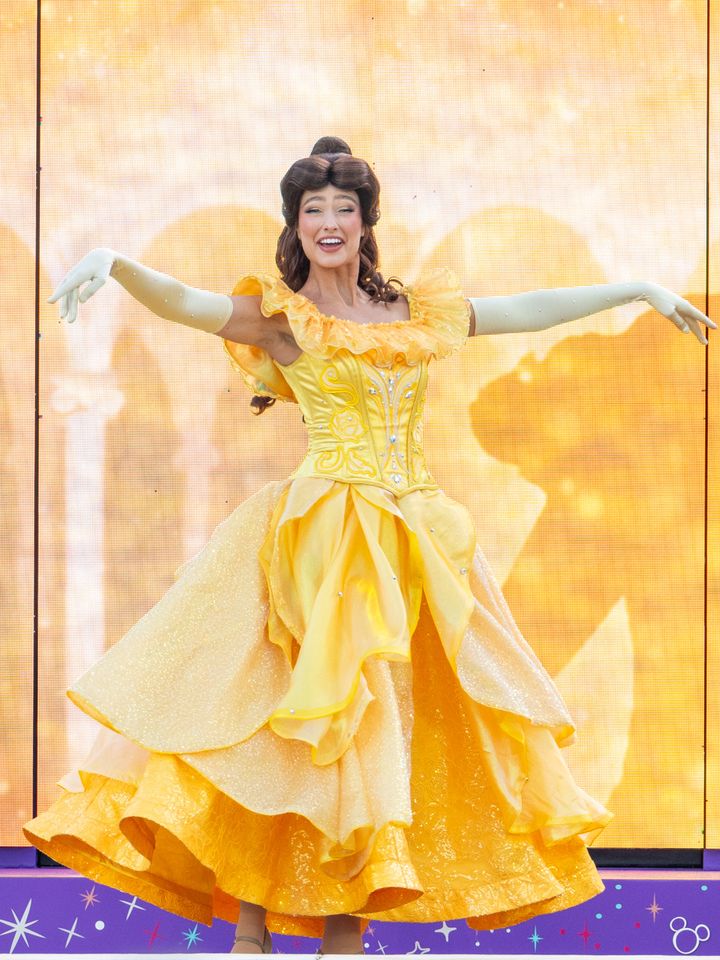 黄色のボールガウンに着替えた「ベル」
