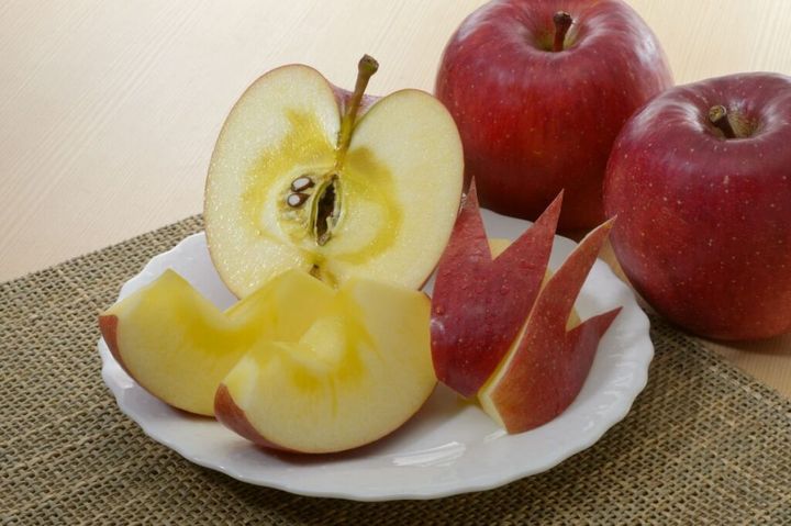 本日11月5日はいい(11）りんご(5)の日だそうです。