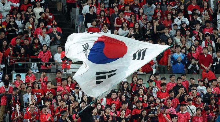サッカー日本代表と韓国代表に人気格差！？「観客席『ガラガラ』の屈辱…日本とは極めて対照的。国民が完全に背を向けた」と韓国紙