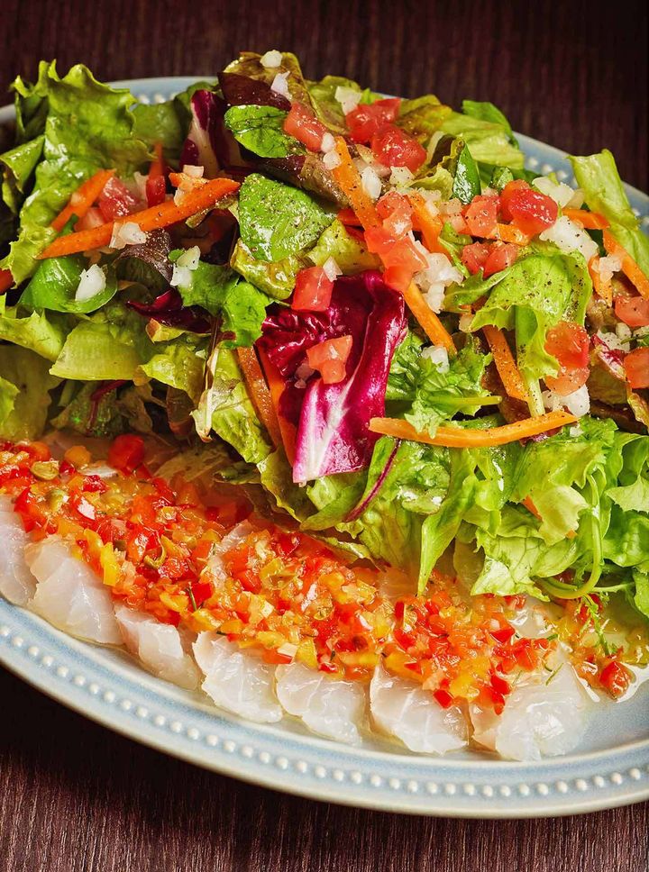 新橋『French-Bar Refuge』の「真鯛カルパッチョ サラダ仕立て」