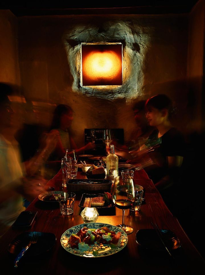 恵比寿『グリル＆ワイン ダンヴィーヴァ』の内観