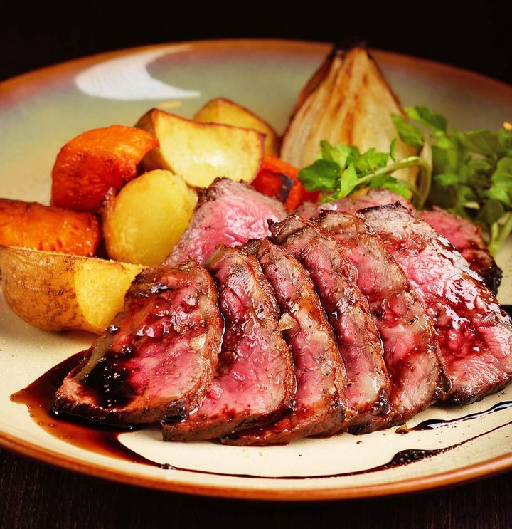 新橋『French-Bar Refuge』の「国産和牛もも肉のロースト」