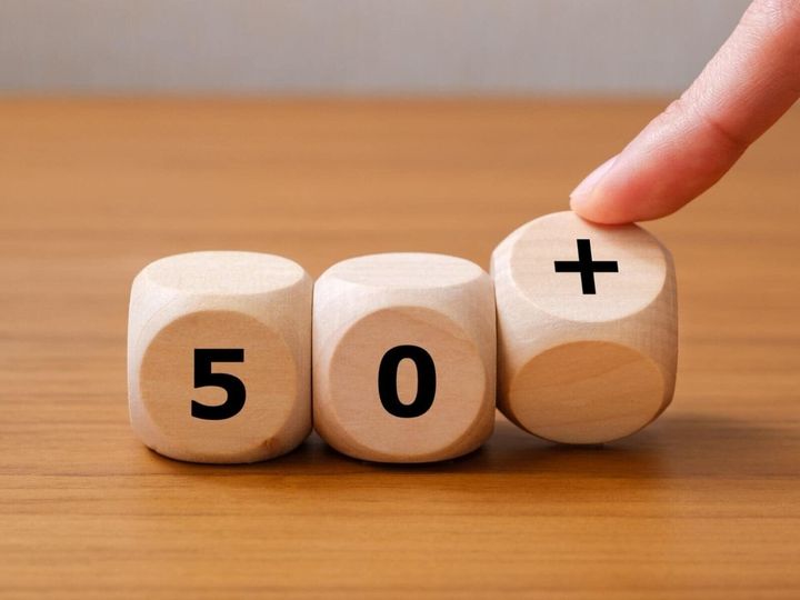 「自分らしく生きたい」と前向きな理由で熟年離婚を選ぶ人が増加しています。 熟年離婚は終わりではなく新たな“はじまり”と見なされている今、失敗しない「熟年離婚」の準備について離婚問題の専門家視点で解説します。※画像：PIXTA