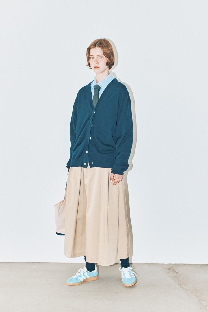 カジュアルな装いでも知的に見えるネイビー。この秋挑戦したいコーデ6選