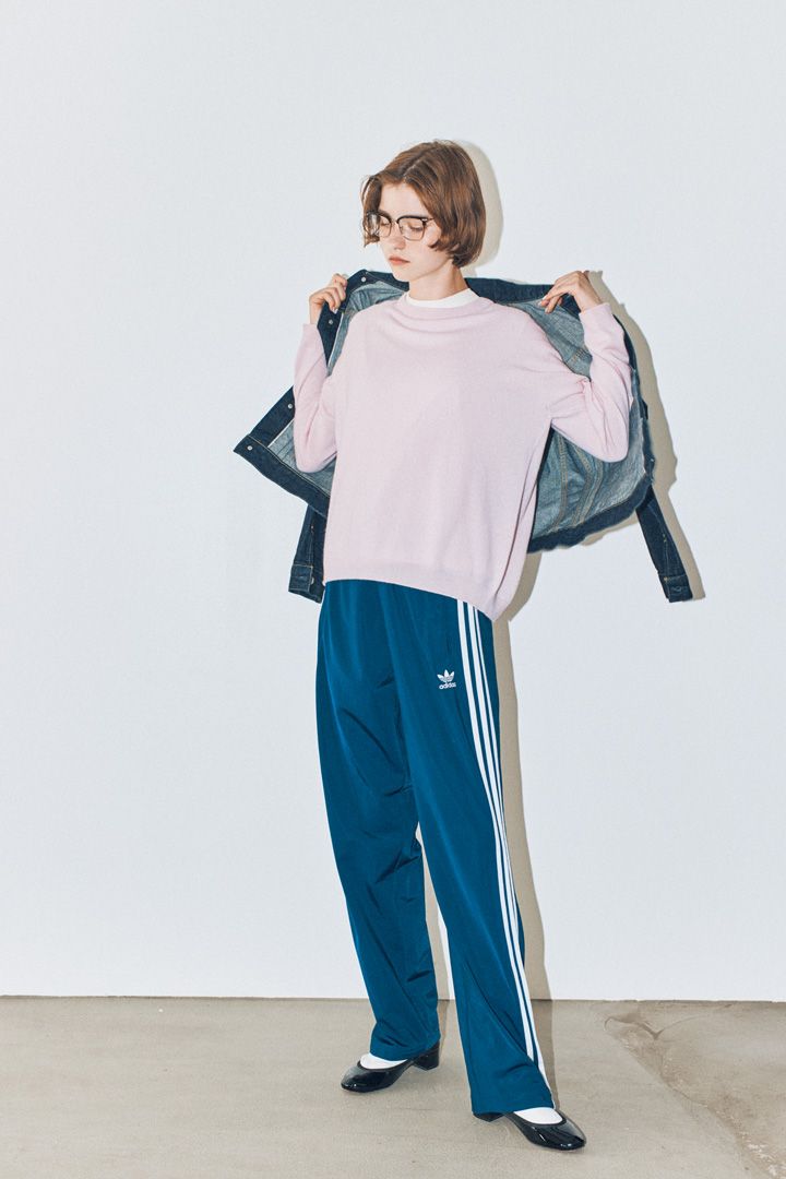 カジュアルな装いでも知的に見えるネイビー。この秋挑戦したいコーデ6選