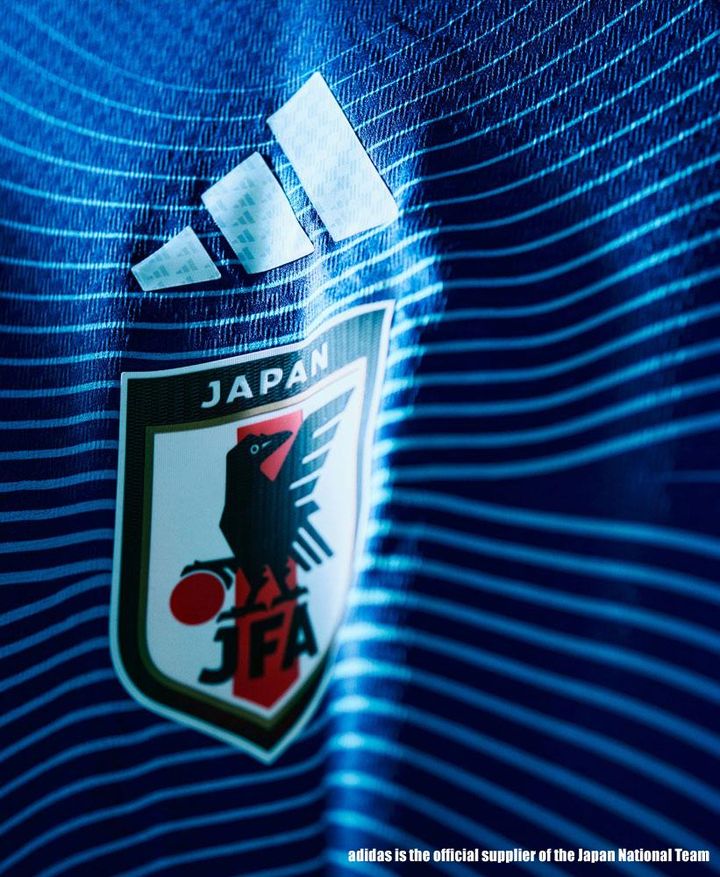 日本代表、2026W杯に向けた新ユニフォームを発表！悲願の初優勝を目指す「水平線」デザイン