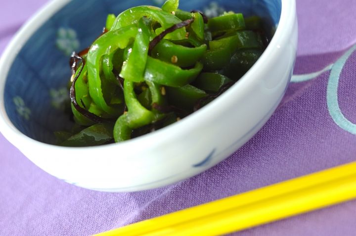 簡単味付け！ピーマンと塩昆布のレンジ和え