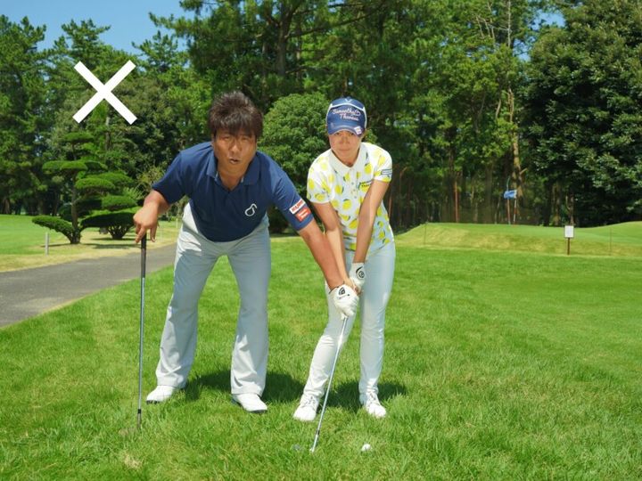 深い芝からのアプローチのコツは？「ヘッドをトゥ側から…」人気コーチが解説