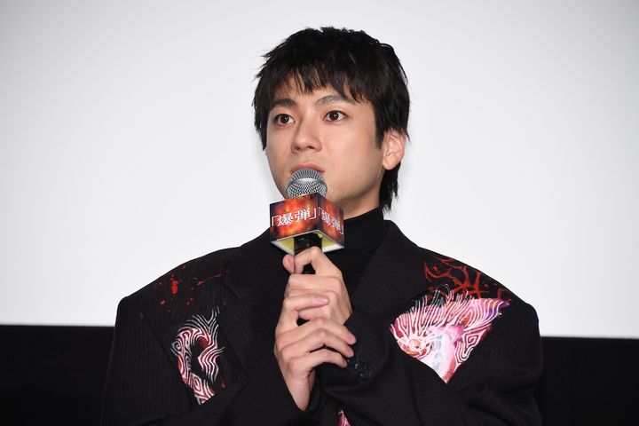 山田裕貴主演『爆弾』公開4日で興収5.2億円突破！ 初日舞台挨拶は歓声と拍手の“爆発”状態に