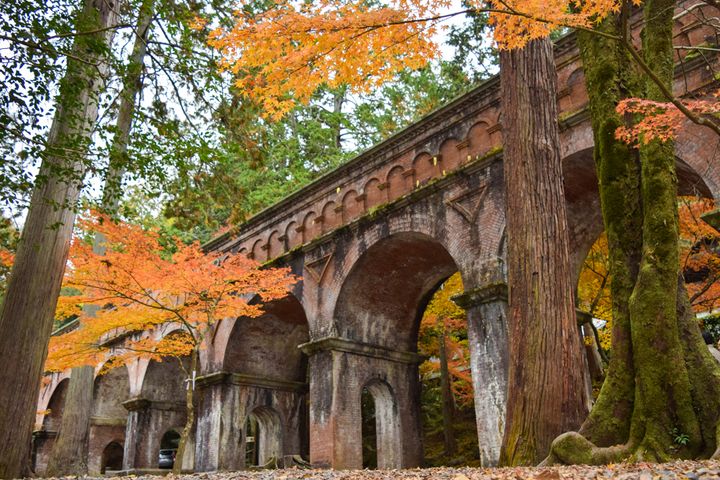 レンガ造りのアーチが連なる南禅寺水路閣