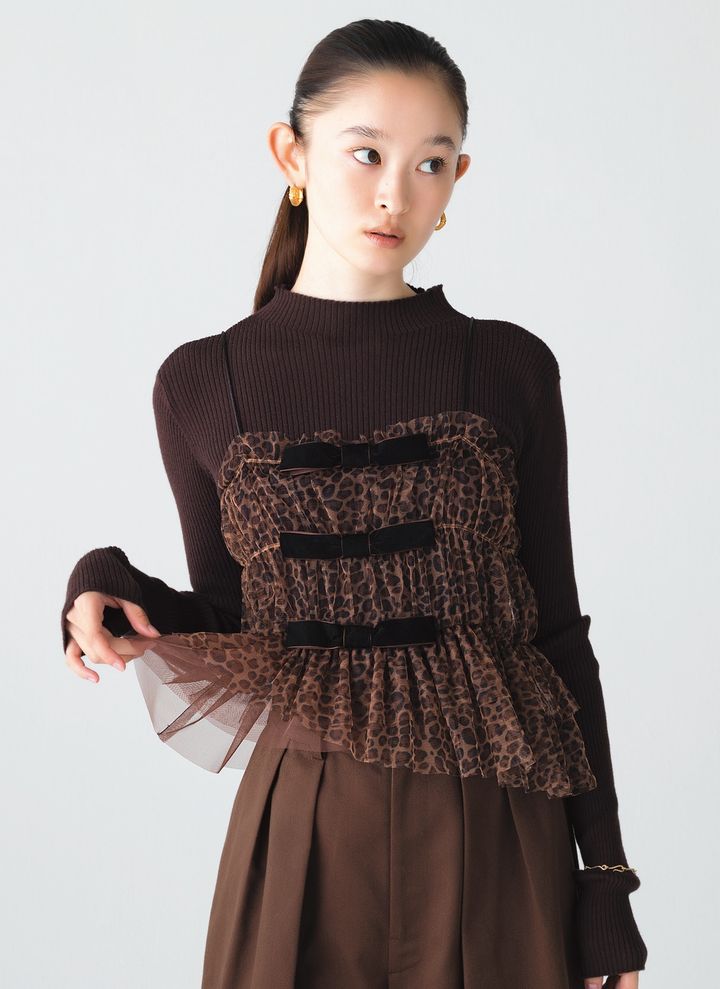 黒いリボン×シアーな素材がドラマティック