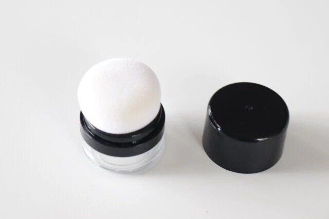 ダイソーのスポンジ付チーク容器