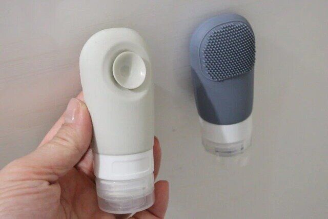 ダイソーのトラベル詰替用ボトル 吸盤付