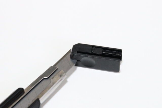 マグネット付カッター（ブラック、9mm） 刃折器