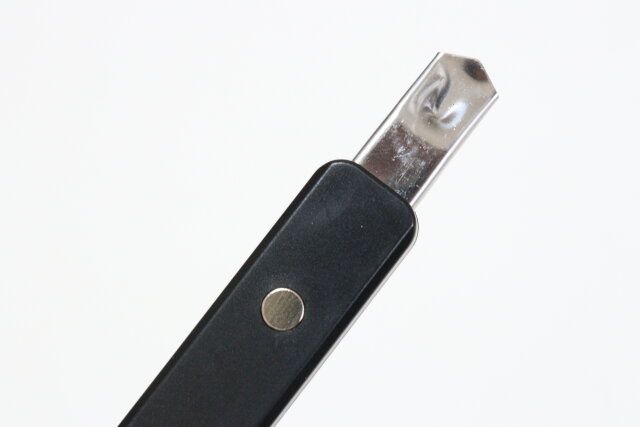 マグネット付カッター（ブラック、9mm） ネオジム磁石