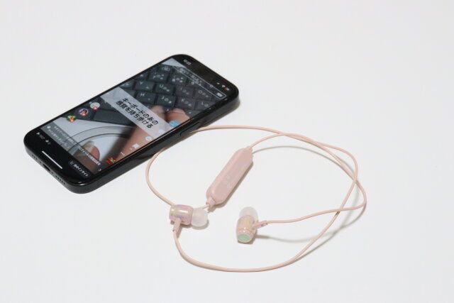 オーロラカラーワイヤレスイヤホン（BT007、ルミナスピンク） 使用例