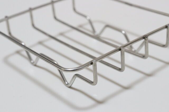 セリアのステンレスキッチン洗剤ボトルラックのデザイン