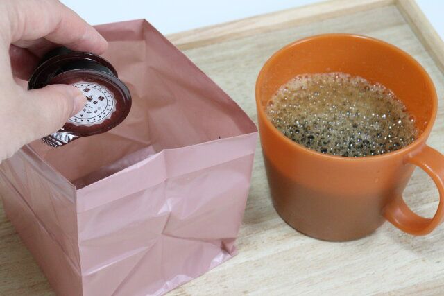 セリア 自立型卓上ゴミ袋 四角形 12枚入り 使用例 食卓