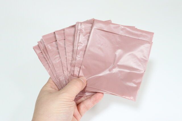 セリア 自立型卓上ゴミ袋 四角形 12枚入り 内容量