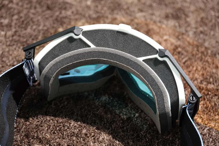 【ariete オフロードゴーグル】曇らない、軽快、フィット感良好【編集スタッフが本気で試す！みんなのテスト】