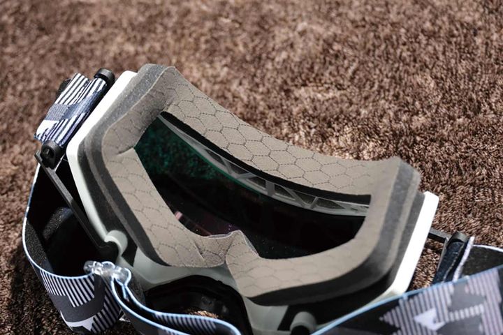 【ariete オフロードゴーグル】曇らない、軽快、フィット感良好【編集スタッフが本気で試す！みんなのテスト】