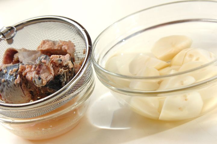 子どもに大人気！サバ缶のお焼きの下準備1