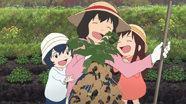 “おおかみこども”の姉弟が、特別な生い立ちが故に悩み、傷つきながらも、自分の生きる道を見つけていく (C) 2012「おおかみこどもの雨と雪」製作委員会