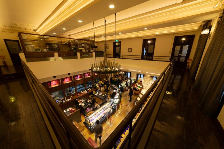 バラが見頃♪自然もレトロ建築も楽しめる中之島さんぽ