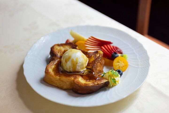 バラが見頃♪自然もレトロ建築も楽しめる中之島さんぽ