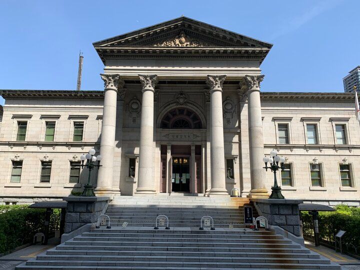 バラが見頃♪自然もレトロ建築も楽しめる中之島さんぽ