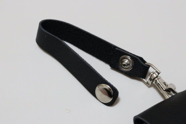 セリア ワイヤレスイヤホンケースホルダー ストラップ