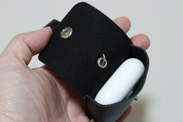 セリア ワイヤレスイヤホンケースホルダー サイズ感