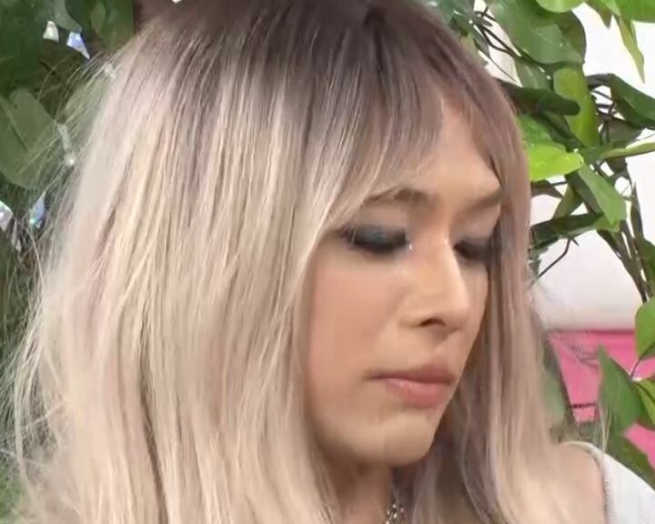 【写真・画像】美人すぎる！人気男性芸人が安室奈美恵を意識した南国風ギャルに変身！河合郁人も絶賛「鼻の形も綺麗！」 1枚目