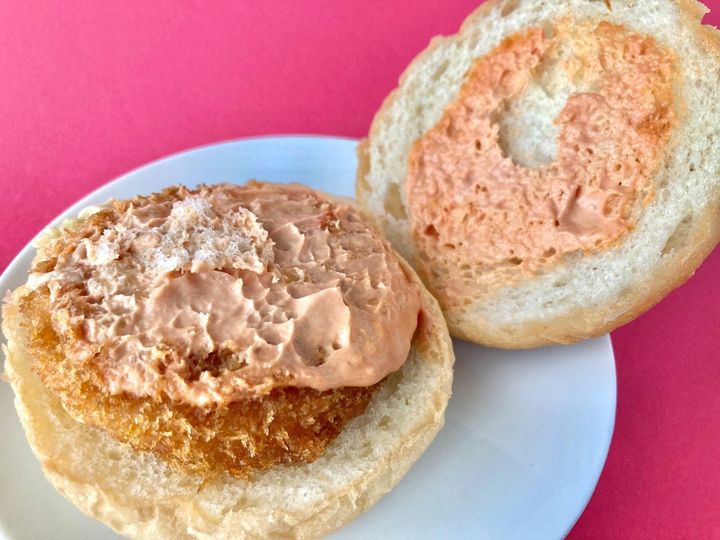 とにかく海老がたくさん！これは美味しい！【ファミマ】クオリティにびっくりの海老カツバーガー