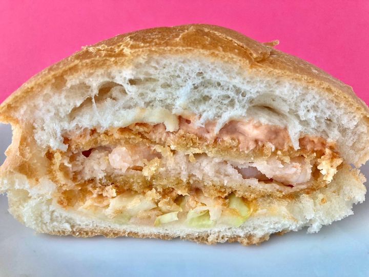 とにかく海老がたくさん！これは美味しい！【ファミマ】クオリティにびっくりの海老カツバーガー