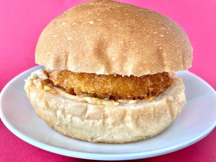 とにかく海老がたくさん！これは美味しい！【ファミマ】クオリティにびっくりの海老カツバーガー