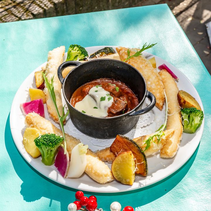 自家製揚げピザのリース牛ほほ肉のシチュー仕立て