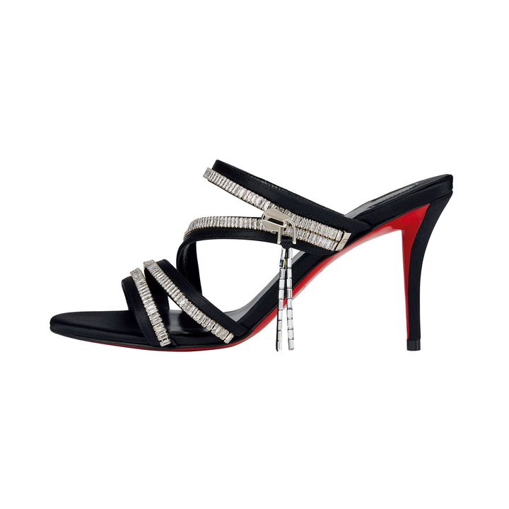 サンダル ヒール8cm ￥258,500／CHRISTIAN LOUBOUTIN