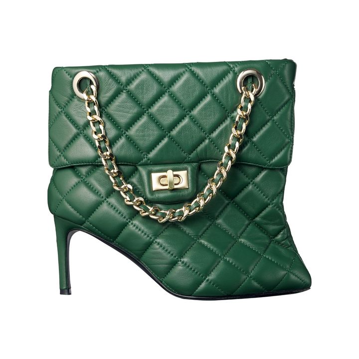 バッグをかたどったシューズ ヒール8cm ￥82,500／MAISON MIHARA YASUHIRO