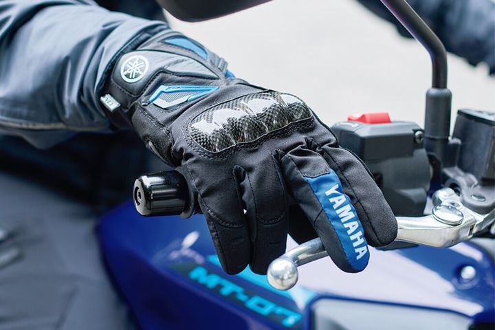 高機能ウエア＆グローブは冬も走るライダーの強い味方