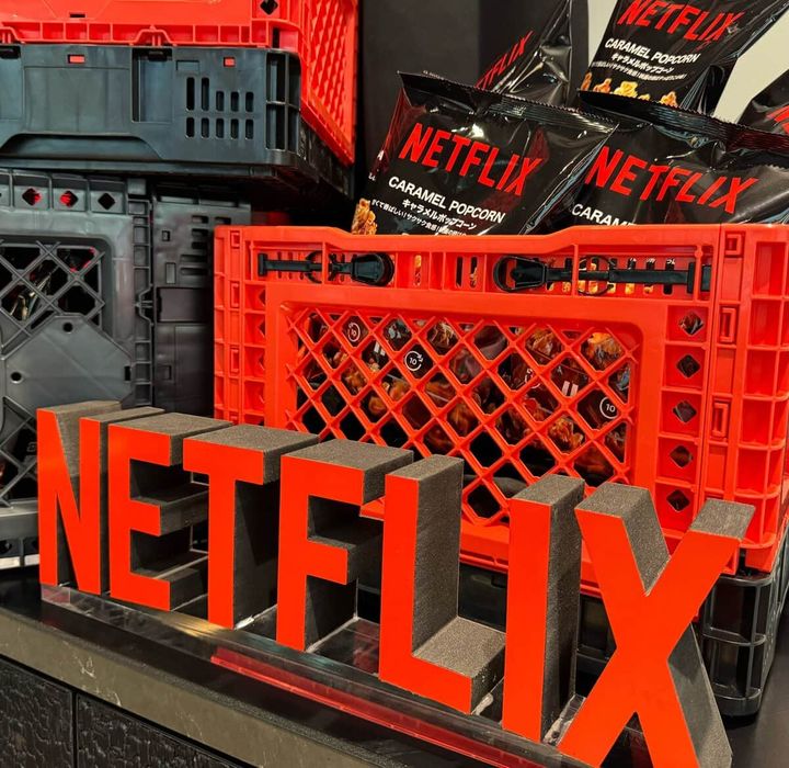Netflix監修のクールなパッケージ！人気商品も限定仕様に変身