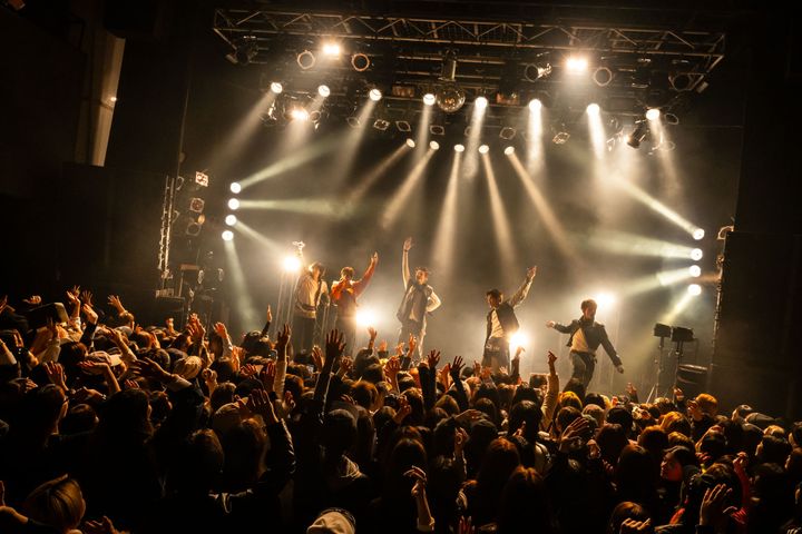 韓国の5人組ボーイグループ CORTIS、日本初ショーケースを開催！ フレッシュなエネルギーと新人離れしたパフォーマンスで圧倒