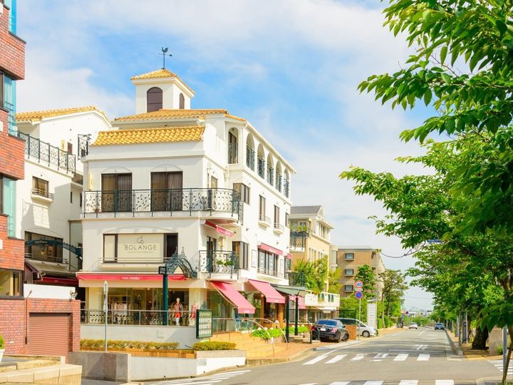 大東建託は、兵庫県に住む20歳以上の男女を対象に居住満足度調査を行い、「いい部屋ネット 街の幸福度ランキング2025＜兵庫県版＞」として発表しました。兵庫県民が選ぶ「街の幸福度（自治体）」ランキングの2位は「神崎郡福崎町」、1位は？