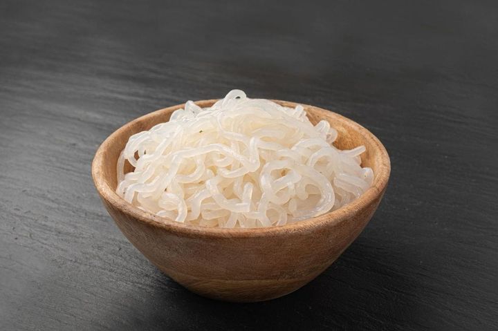 木製ボールにはいったしらたき