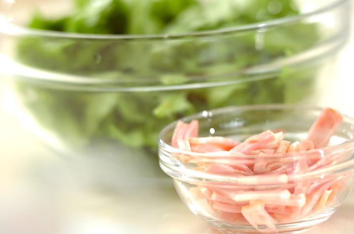 モリモリ食べられる！春菊のガーリック炒めの下準備1