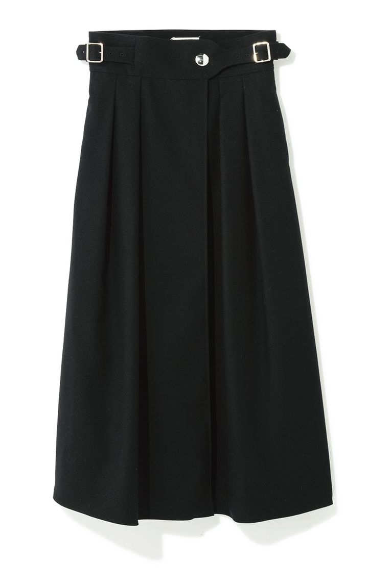 さりげなく存在感を放つスカートは『エディション』の別注