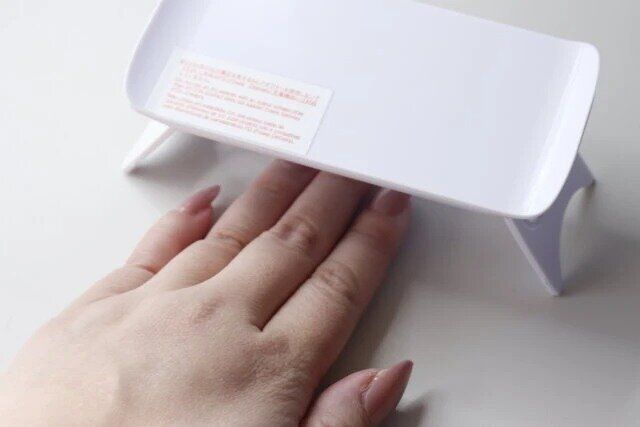 ダイソーのUV－LEDレジンライト WH